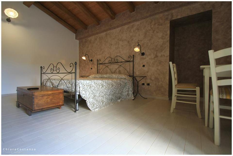 Antico Casale Bed and Breakfast Gioiosa Marea Eksteriør billede