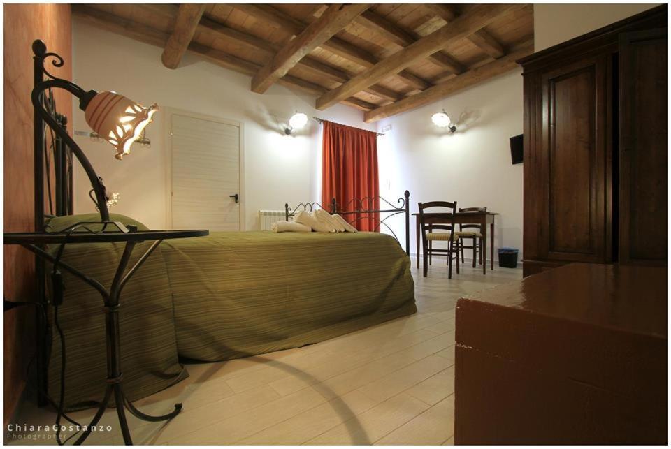 Antico Casale Bed and Breakfast Gioiosa Marea Eksteriør billede